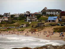 playa de punta del diablo en temporada alta